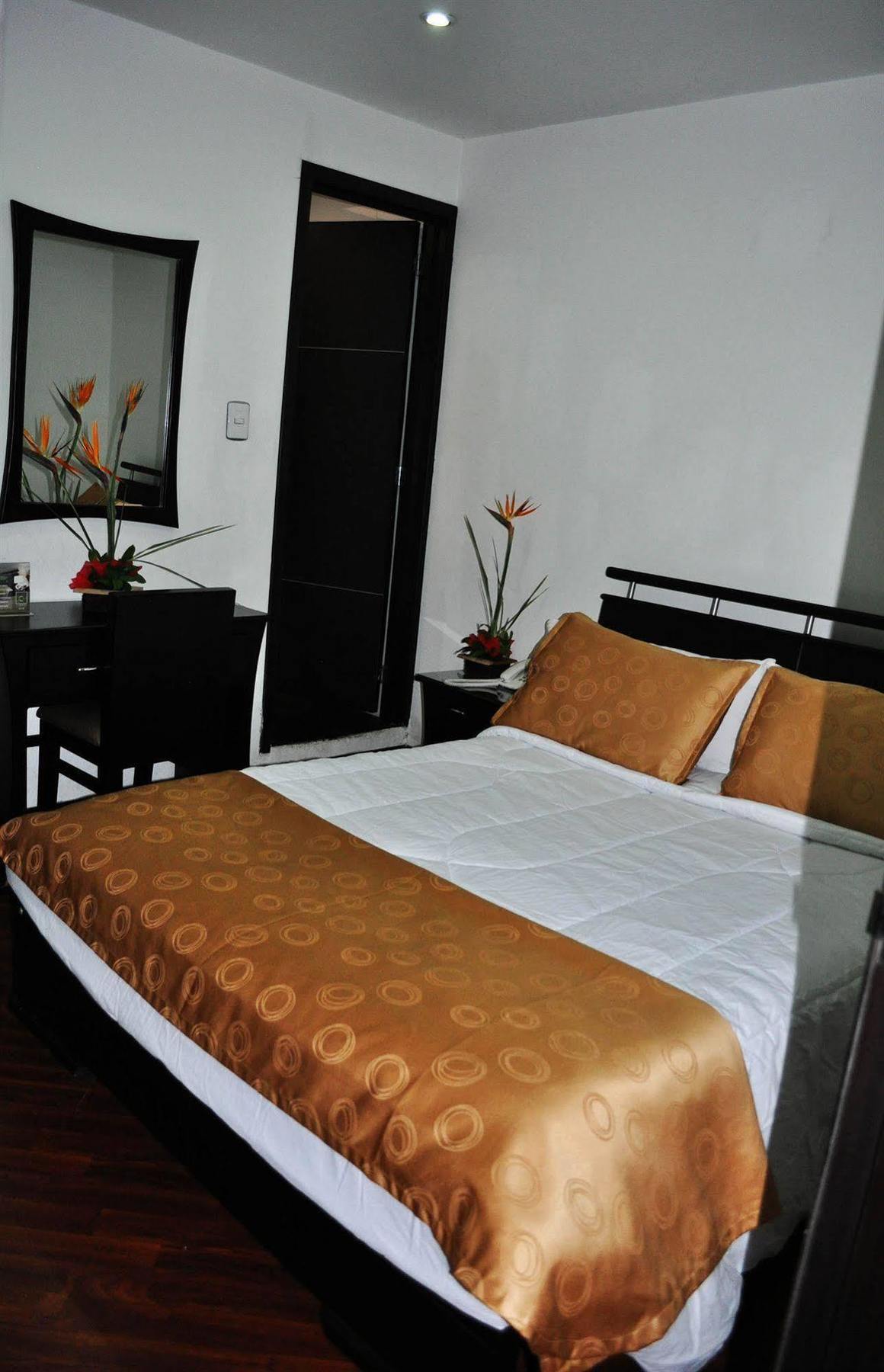 Hotel Quality Comfort House Bogota Exterior photo